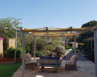 Q Village Hotel - Poleg Beach - Netanja - Binnenhof