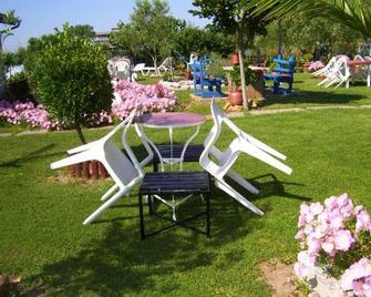 Verginia Studios - Korinos - Hol