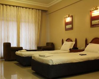 Hotel Pooja International - Davangere - Habitación