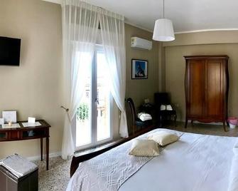 B&B Baronia Luxury Rooms - Gesualdo - Bedroom