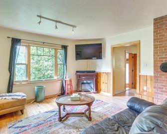 18 Mi to Telluride Mtn-View Home with Hot Tub! - Placerville - Living room
