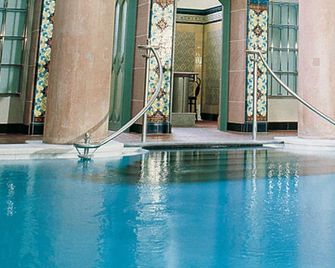 Hotel Bergfrieden - Bad Wildbad - Pool