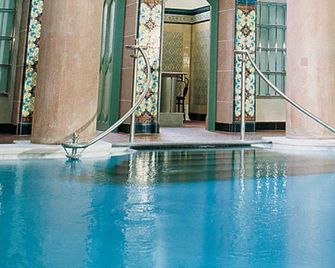 Hotel Bergfrieden - Bad Wildbad - Pool