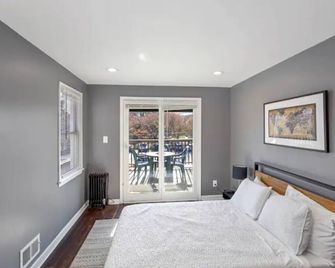 Co's Corner - Baltimore - Bedroom