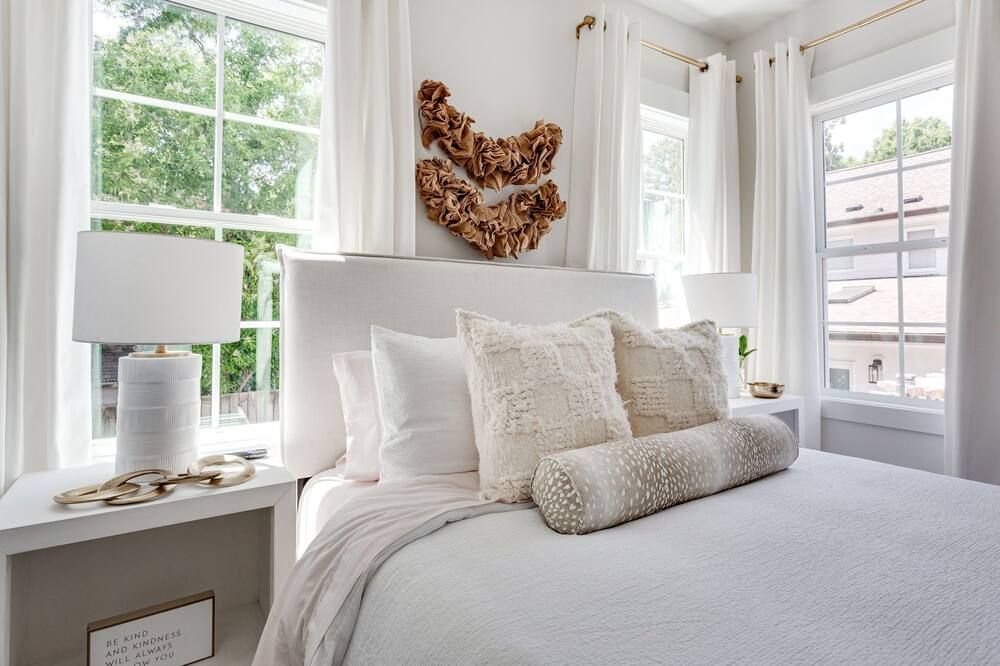 Village View- walkable to NC State & Cameron Village -Pet Friendly - راليغ - غرفة نوم