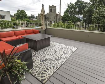 The Loft On Birch, Downtown Walla Walla, Sleek Modern Industrial Condo - Walla Walla - Balcony