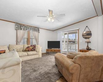 Wolf River Cabin C, Freemont Wi - Fremont - Living room