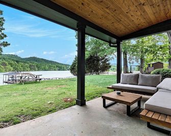 3br + 2ba Lake Chatuge Cabin W/ Mountain Views! - Hiawassee - Balcony