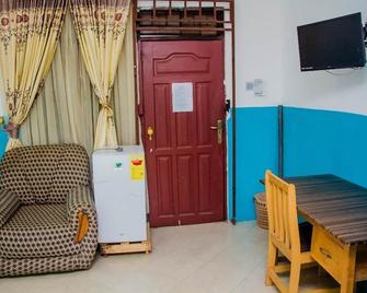 Elizz guest house - Accra - Bedroom