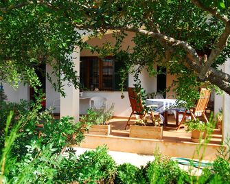 Can Moya. Typical Majorcan House, Quiet, Familiar And Cozy. - Sa Ràpita - Patio