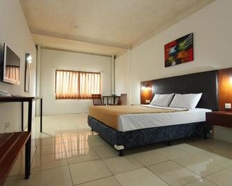 Hotel Augusta Lembang - Lembang - Habitación