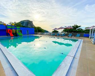 Blue Wave Hotel Hua Hin - הוא הין - בריכה