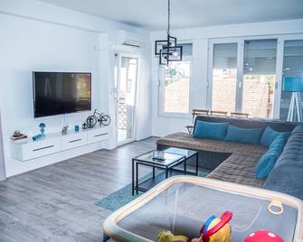 L&L Apartments-Harmony Residence Bitola - Bitola - Living room