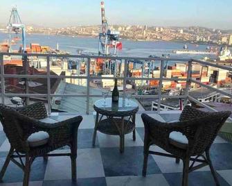 Casa porteña en cerro Artilleria - Valparaíso - Balcón