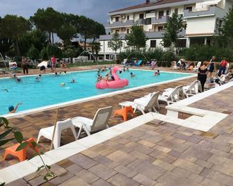 Pineto Resort - Pineto - Piscina