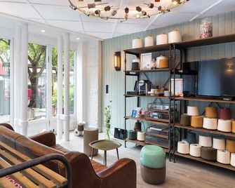 Hotel Silky By Happyculture - Lyon - Hành lang