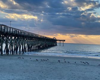 2 Bedroom Coastal Cottage 1 block to the beach - Myrtle Beach - Beach