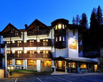 Hotel Montana - Madonna di Campiglio - Building