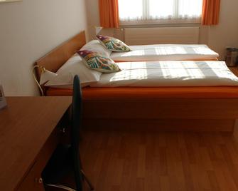 Hotel Zur Au - Dallikon - Bedroom