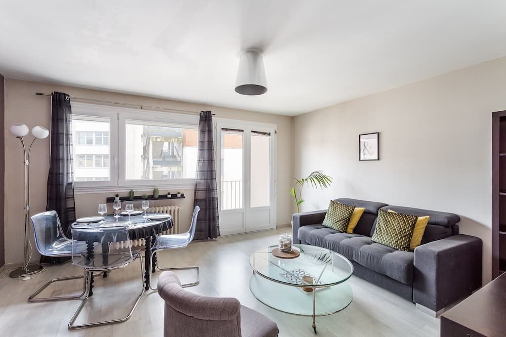 Lorgeril -Appartement 2 Chambres Proche Mail - רן - סלון