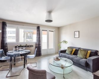 Lorgeril -Appartement 2 Chambres Proche Mail - Rennes - Stue