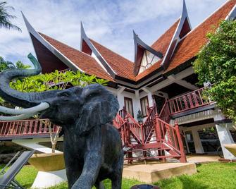 Coco Palace Resort - Rawai - Building