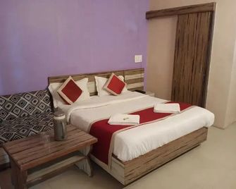 Hotel Always Welcome By Sah - Mount Abu - Bedroom
