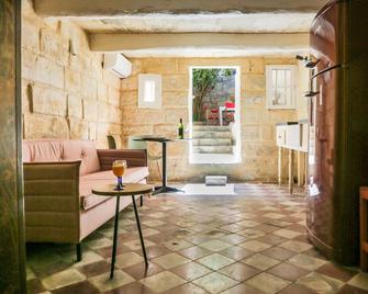 House of Pomegranates - Sliema - Living room