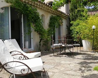 La Bastide des Mûriers - Vézénobres - Patio