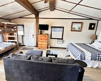 Picturesque Cabin with Fire Pit in Miami, Oklahoma - Wyandotte