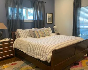 Bishop Arts Bungalow Escape - Dallas - Habitación