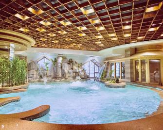 Sea Party Hotel - Yantai - Pool