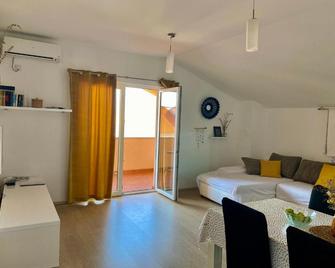 Apartments Ivana - Novalja - Wohnzimmer