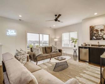 21- Trendy \'Music Hill\'- The Music City Collection - Nashville - Living room