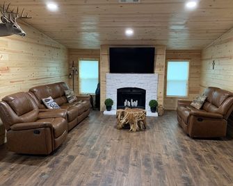 Cabin on the Lake - Azle - Living room
