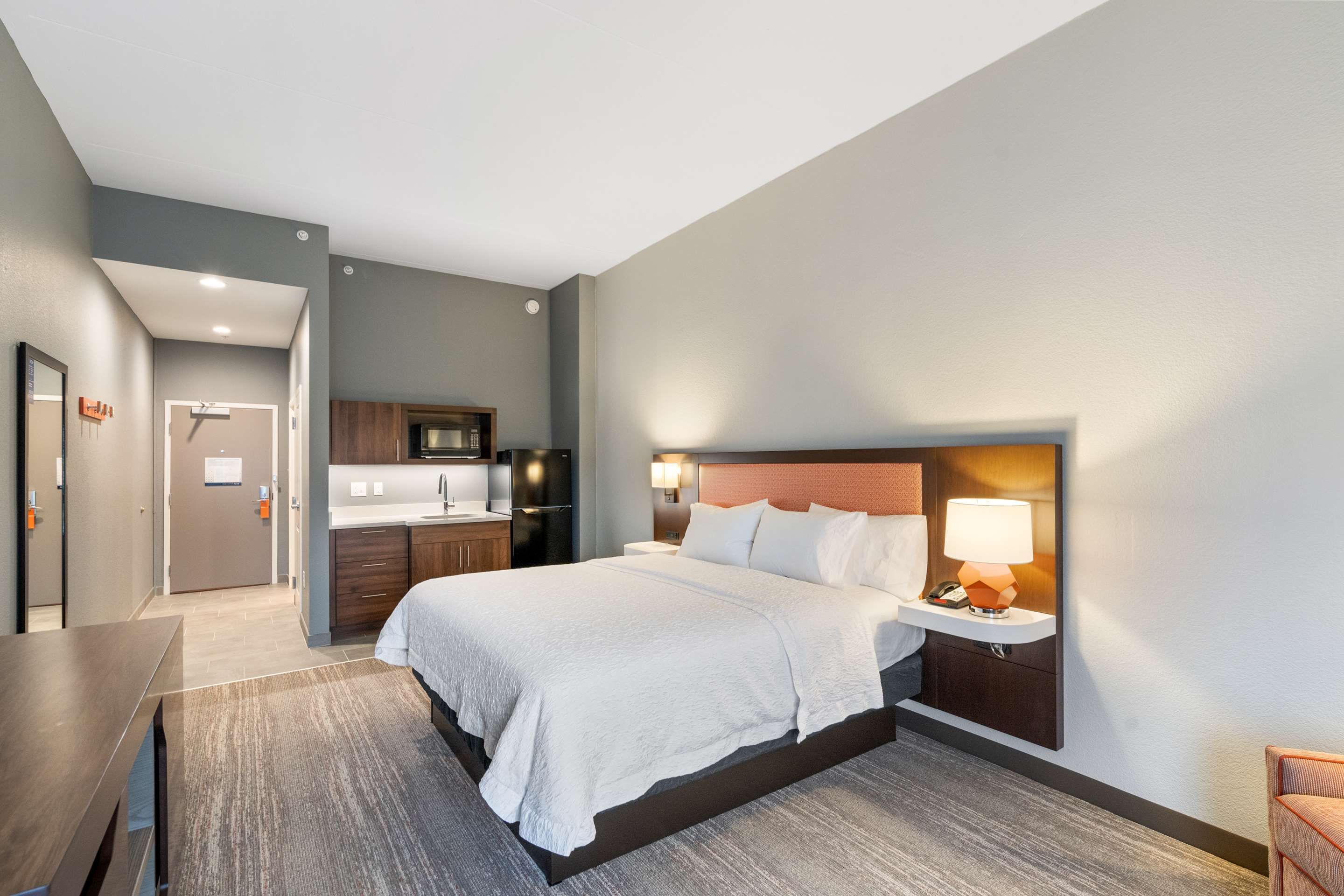 Bedroom view of Hampton Inn Winchester N/Conference Center