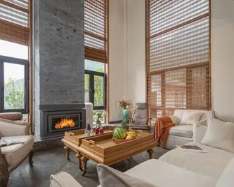 Yinchuanju Anji Canyon View Hot Spring Resort - Hangzhou - Living room