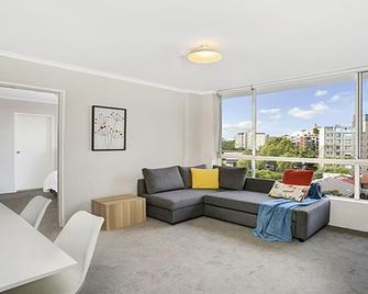 Rand3 - Cosy Apartment - Great Location, Easy Cbd Access - Sydney - Living room