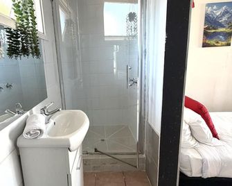 Aqua Blue Motel - Biggera Waters