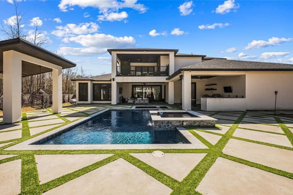 Huge Modern Luxe Oasis with Pool - Dayton - Piscina