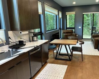 Luxury, 3.5 mi from VT, Private - Blacksburg - Küche