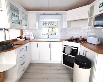 Lakes and woodlands Overstone Holiday Park - Northampton - Kitchen