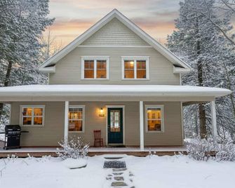 Mirror Lakefront and SPA - A Fleur D'eau - Marbleton - Bâtiment