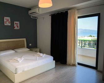 Prive City Hotel - Sarandë - Bedroom