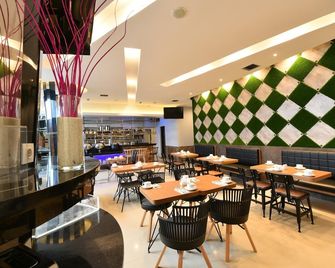 مدتاون إكسبرس باليكبابان - باليكبابان - مطعم