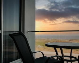 Beach House at SeaScapes.. - Mandurah - Balcony