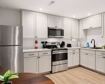 The Silo 2 - 1bd Stylish Comfort - Morton - Keuken