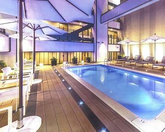 Apa Hotel & Resort Midosuji Hommachi Ekimae Tower - Osaka - Pool