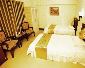 Classic Hoang Long Hotel - Haiphong - Bedroom