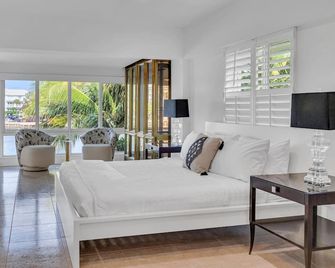 Retreat by Beach Waterfront Lago Key - פורט לודרדייל - חדר שינה